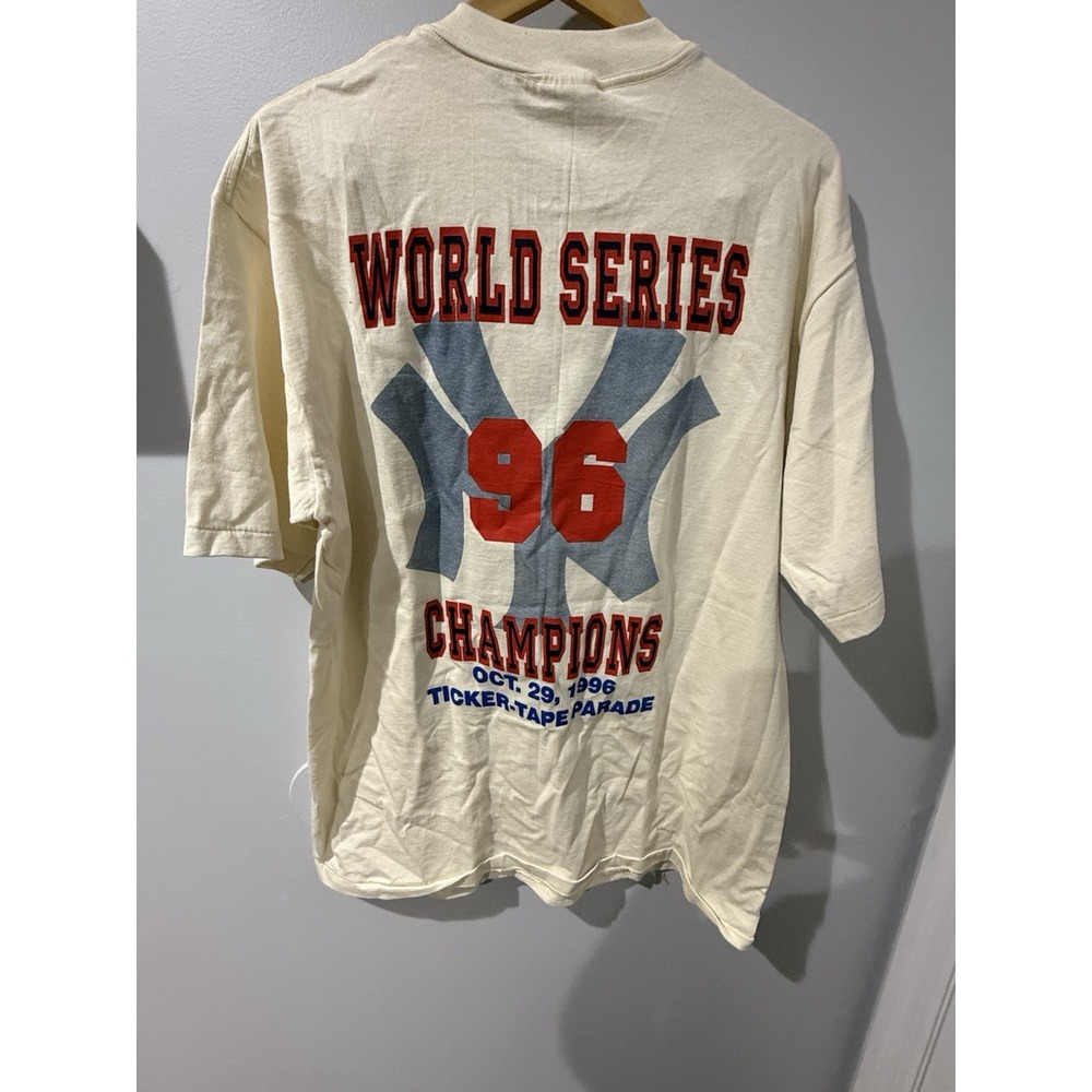 XL VERY RARE VINTAGE 1996 NY Yankees World Champions Twin‎ Towers T-Shirt VTG B - Picture 8 of 8